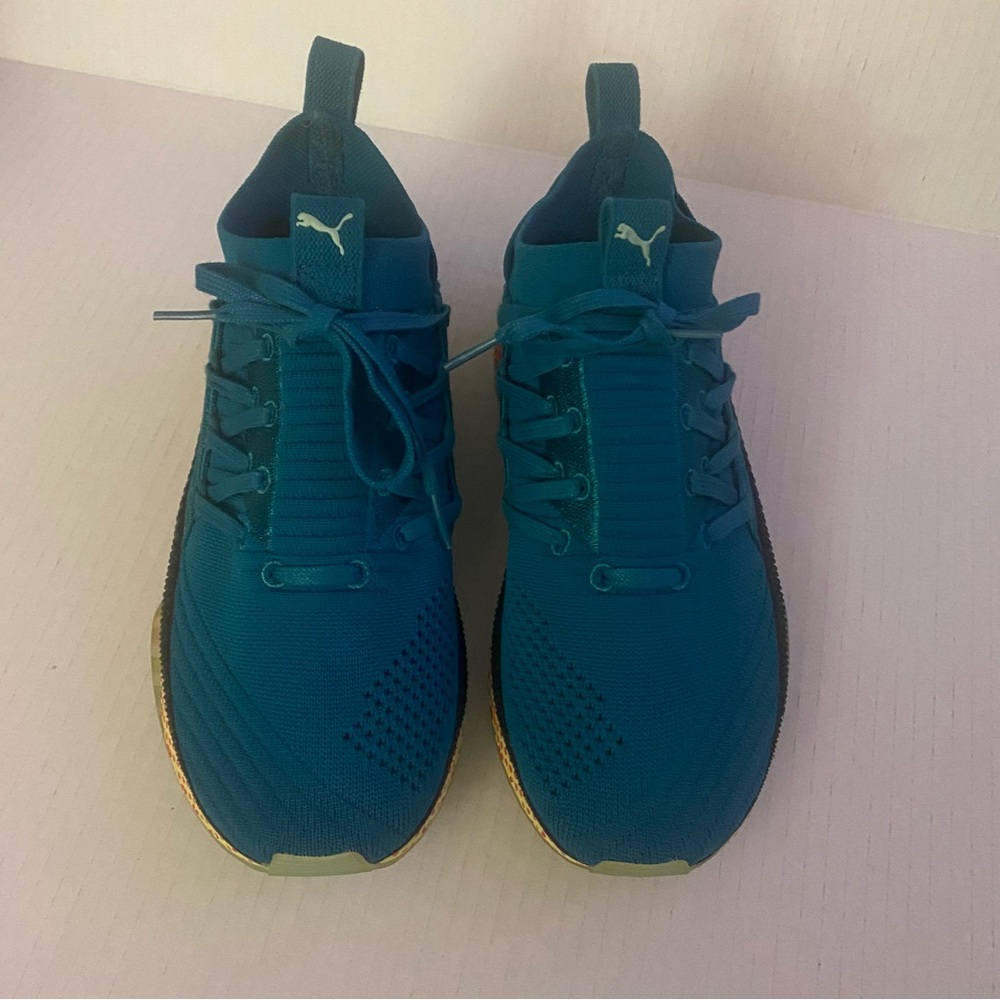 Puma Womens Teal Athletic Shoes EUC 4